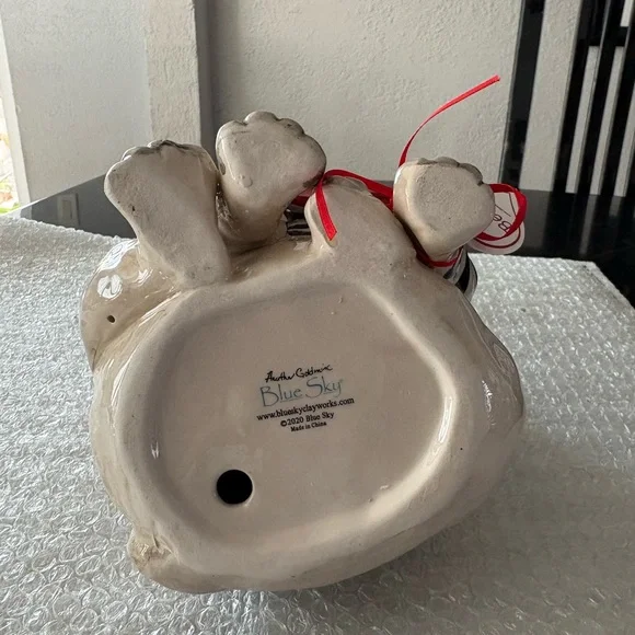 Blue sky  "Free French Kisses" Bulldog figurine - Picture 6 of 7